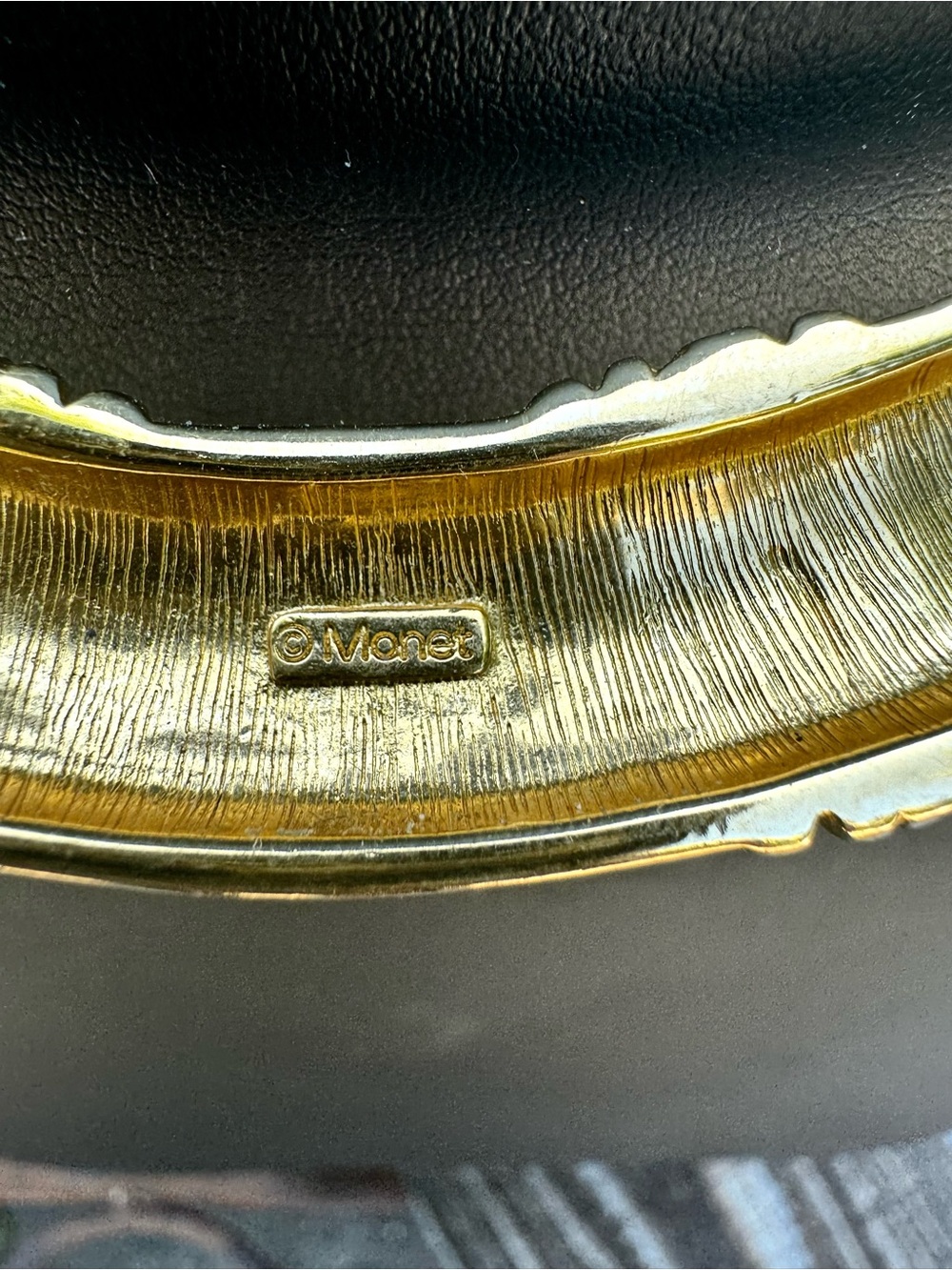 MONET 1980s Vintage Gold and Ivory Enamel Omega Tubogas Collar Necklace - Picture 16 of 16
